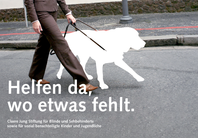 Frau mit Blindenhund